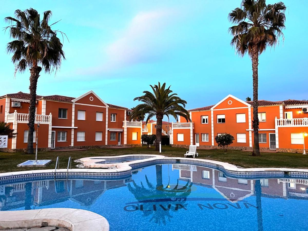 Oliva Nova Beach & Golf Resort Club Sevilla VI Eksteriør billede